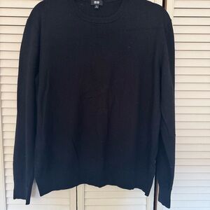 Uniqlo Men's Black Crewneck Sweater